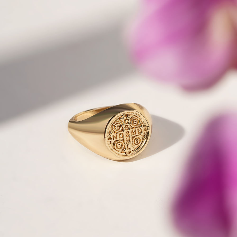 Anel Mindinho Liso com Medalha de São Bento - Banho de Ouro 18k